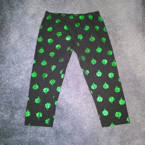No Boundaries Shamrock Capris